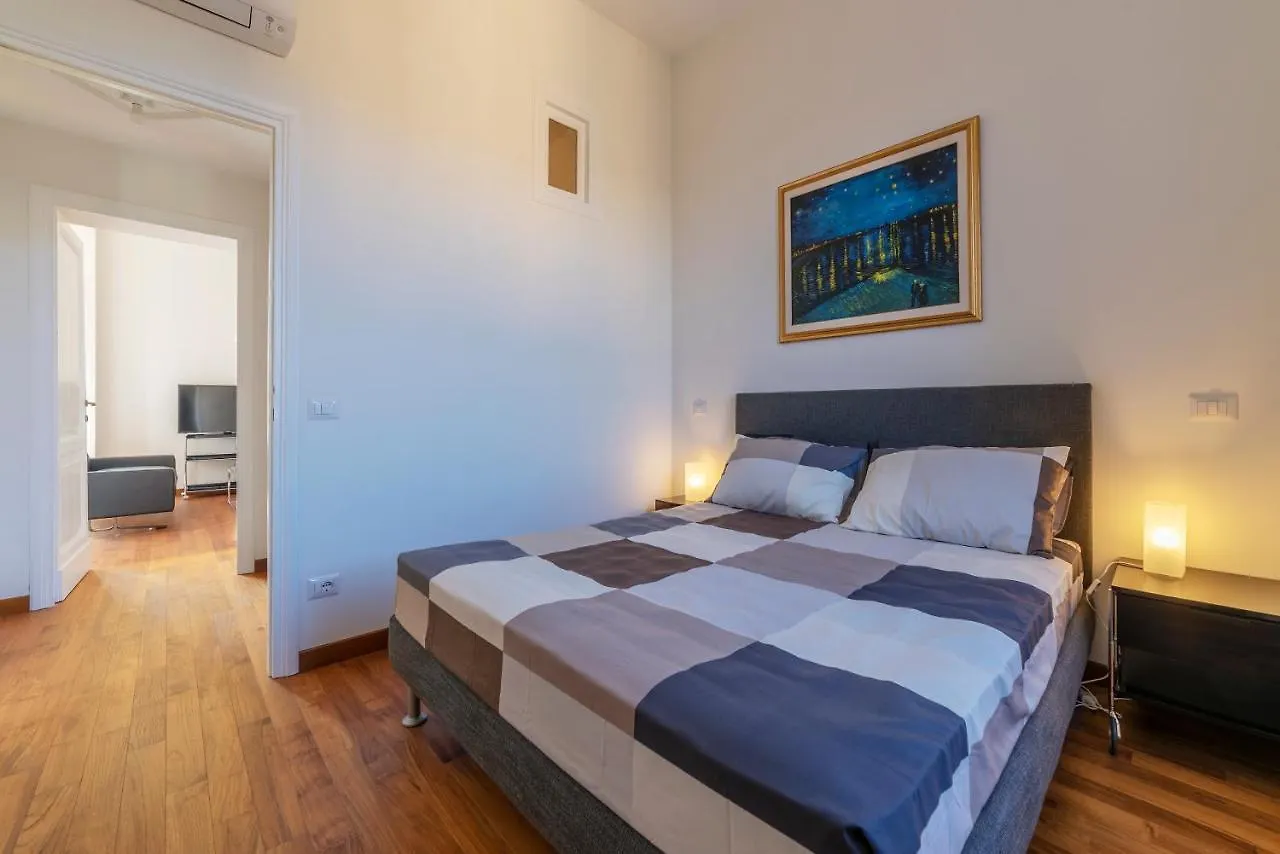 Trastevere Luxury Apartment With Terrace Rome