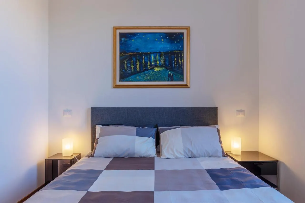 Trastevere Luxury Apartment With Terrace Rome