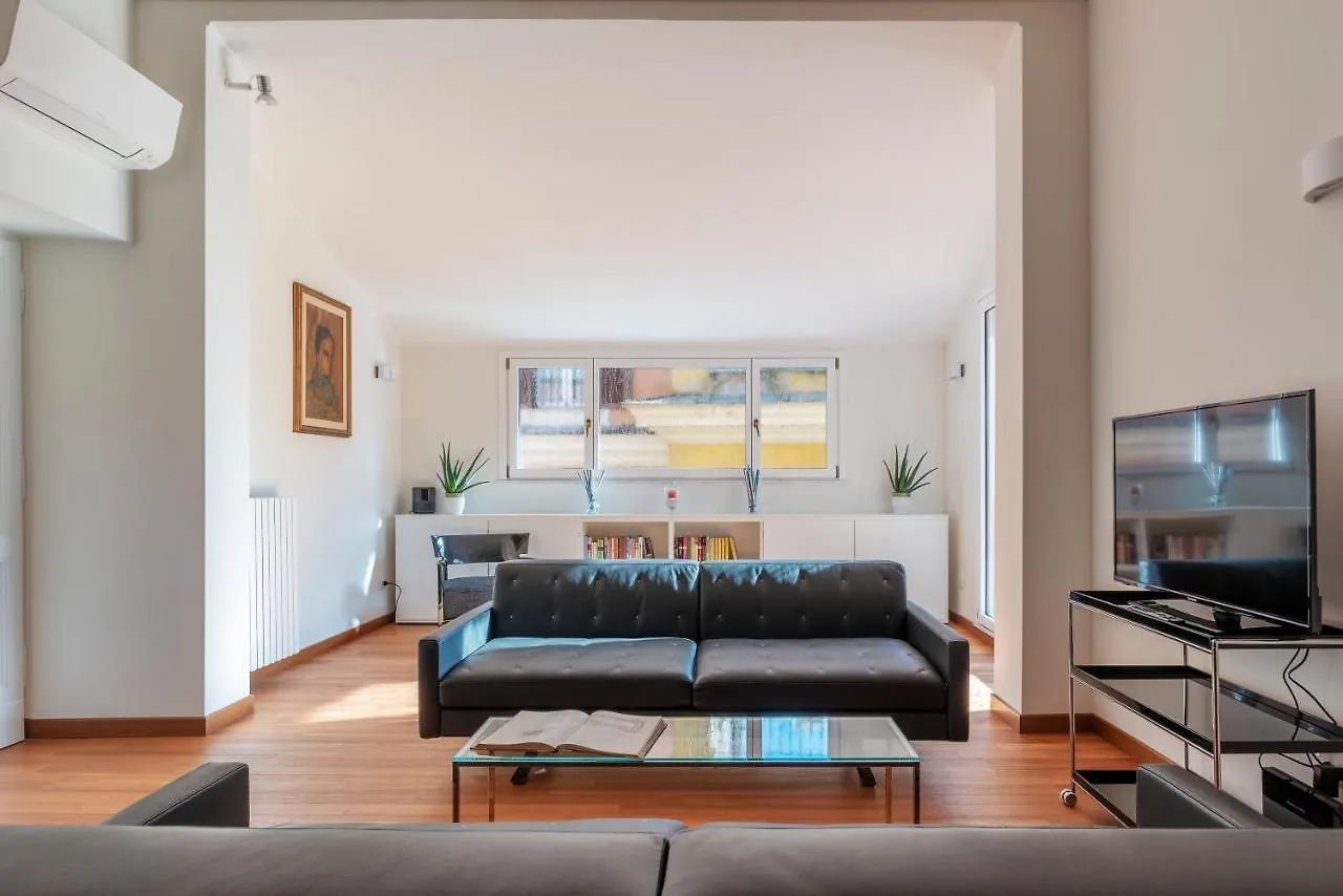 Trastevere Luxury Apartment With Terrace Rome